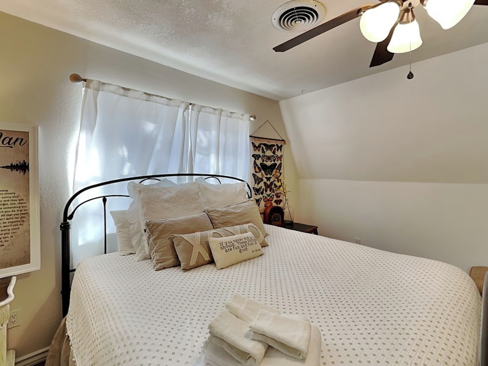Doc's Den by Ruidoso Vacation Rentals