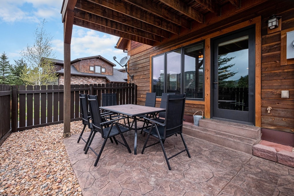 Twin Pines -- Ev 6123 3 Bedroom Townhouse by RedAwning - Property Image 18