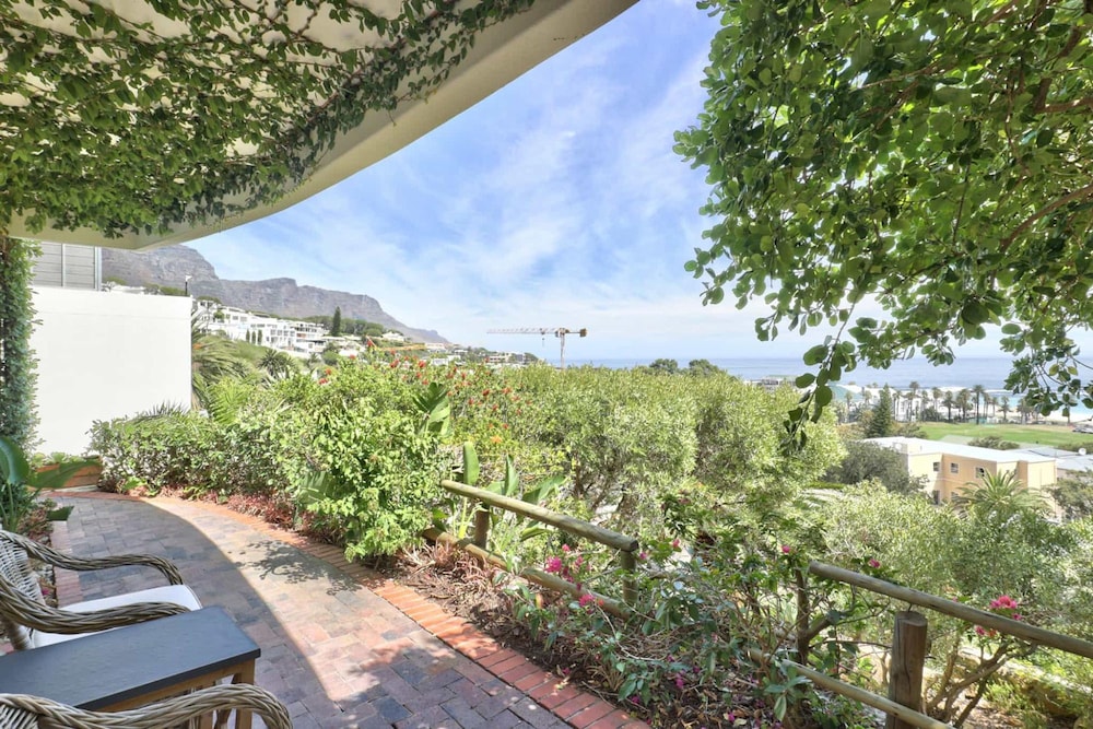 Camps Bay Home w Pool Garden Sea View Tree Villa
