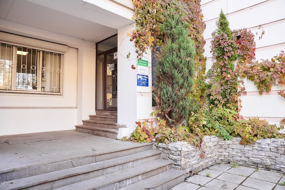 HotHos Hostel