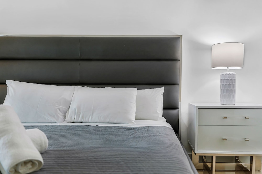 Modern 2-BD Condo in the Heart of Miami