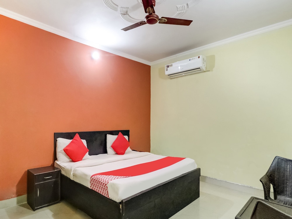 OYO 10877 Hotel R K Residency
