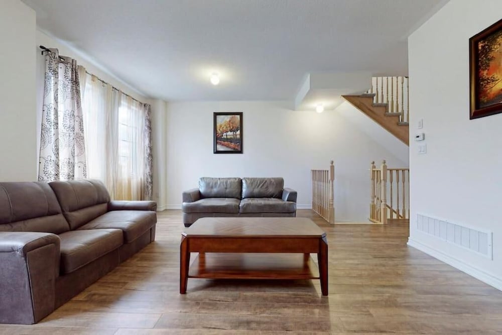 Elegant 3-bedroom House - Bowmanville view 5
