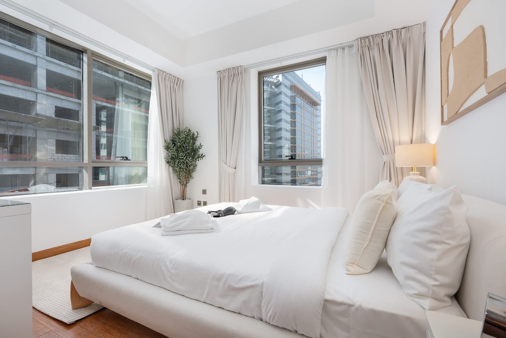 Spacious 1BR Haven for 2 in Al Barsha