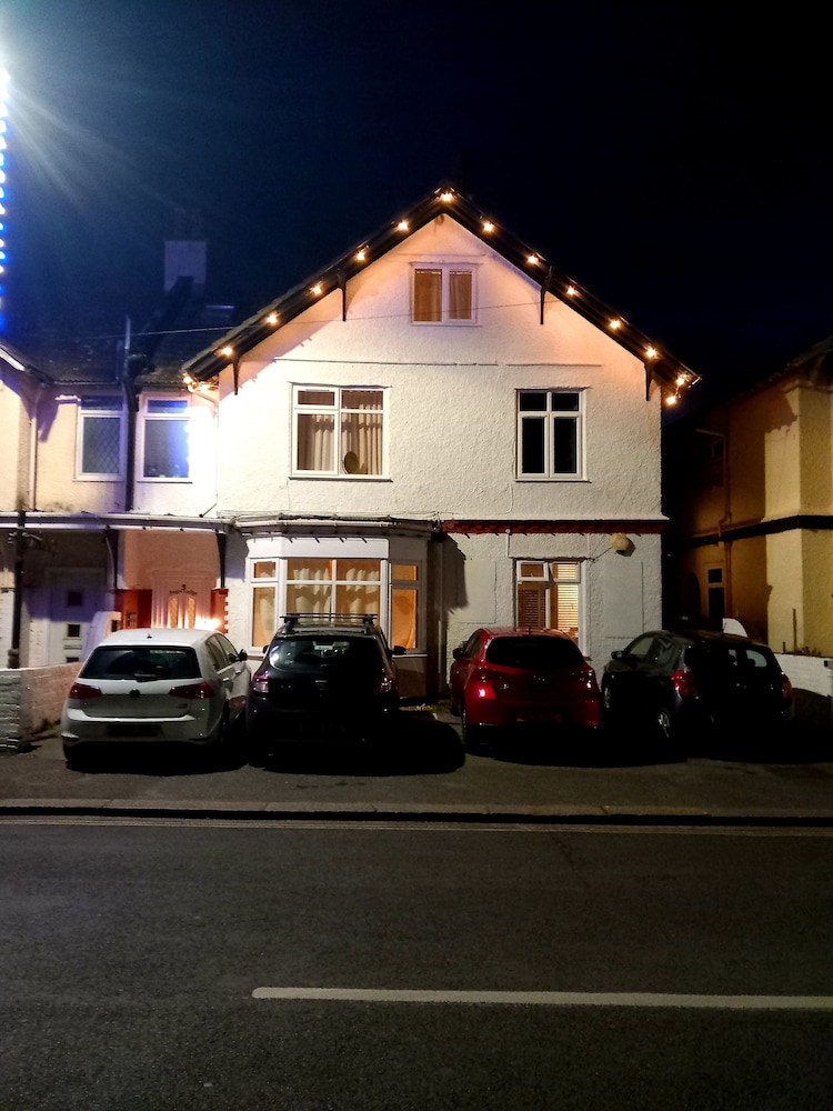 Regis Lodge Guesthouse