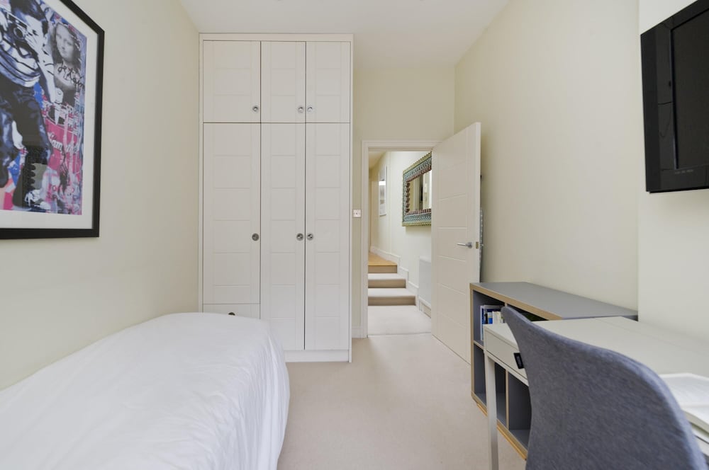Spacious 3-bedroom Apartment in Earls Court
