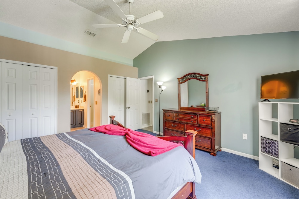 Swim, Golf & Explore: Family Gem in Davenport!