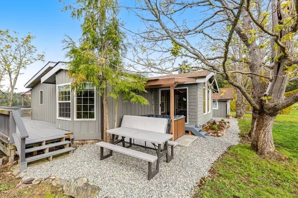 Deer Harbor Cottages