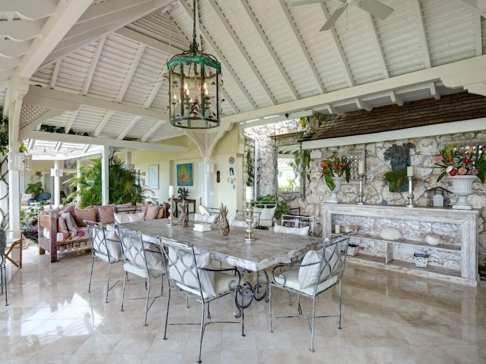 Villa Point of View