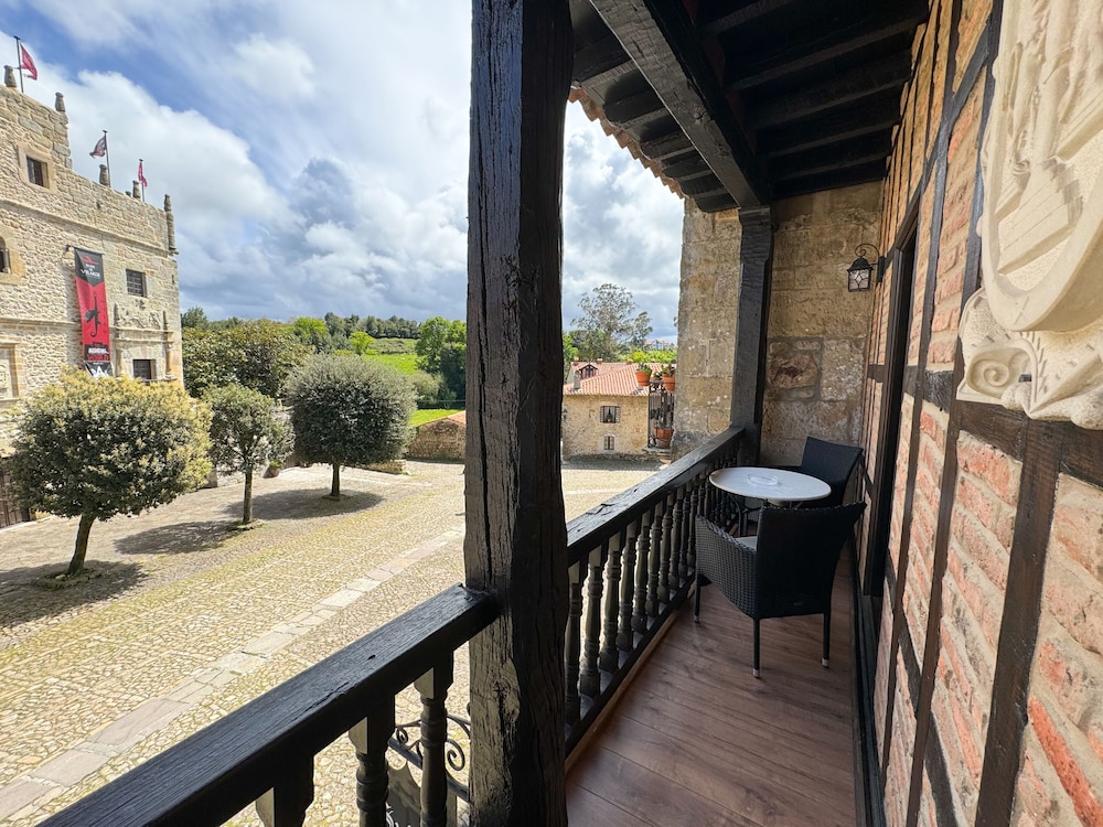 Akla Hotel Suites Santillana