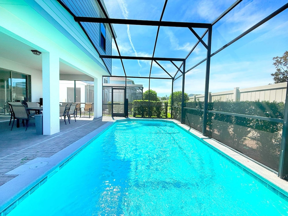 Family Villa in Windsor Lazy River BBQ Pool