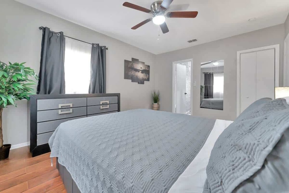 Updated Cozy Home Centrally Located pet Friendly