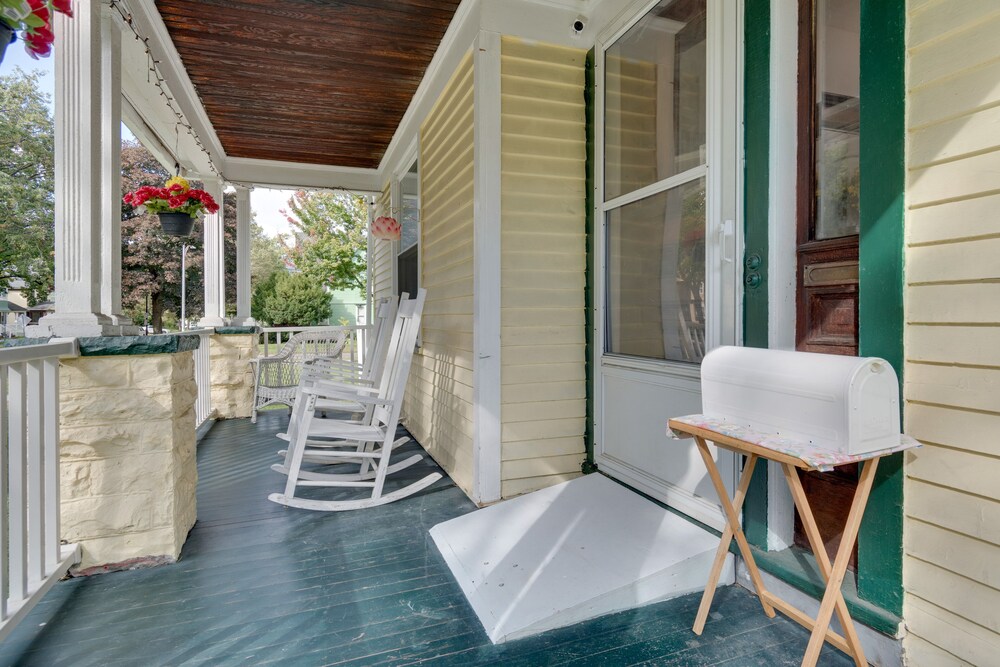 Idyllic Rochester Apt w/ Hot Tub: 2 Miles to Dtwn! view 4