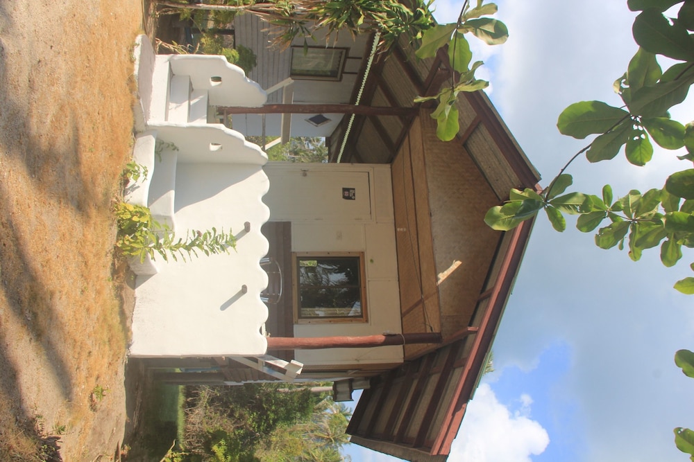 The Beach Village - Hostel