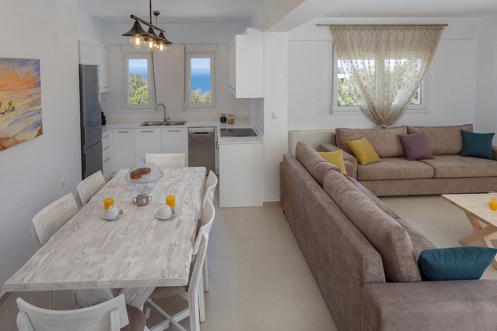 Blue Hills Villas by Estia Yellow 2