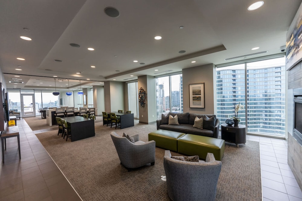 Midtown Luxepad 1b1b Rooftop Lounge Pool Gym Xbox