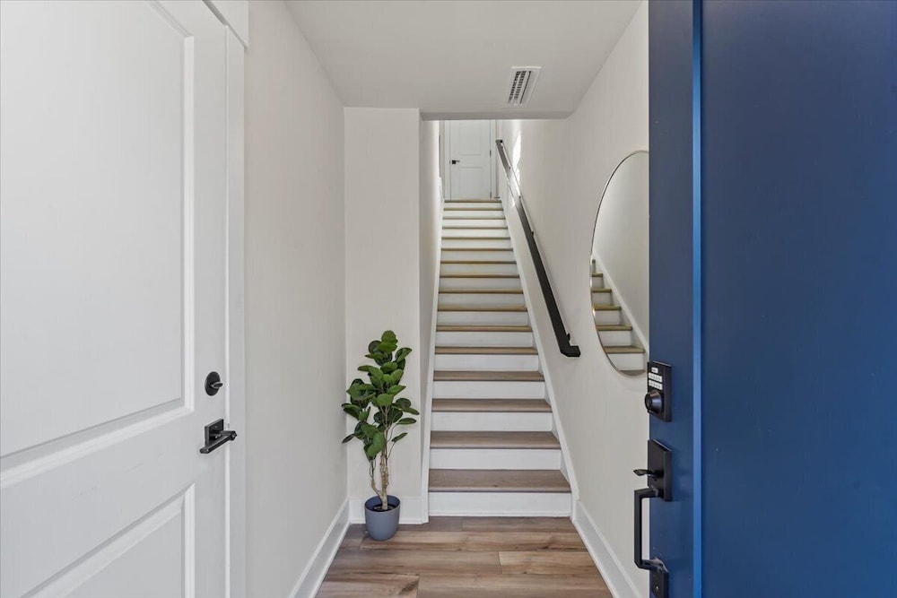 Luxe King 4BR Townhouse in Uptown CLT
