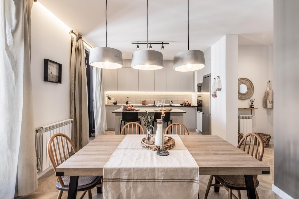 Marbore - 4 Bedrooms Apartment in Trafalgar