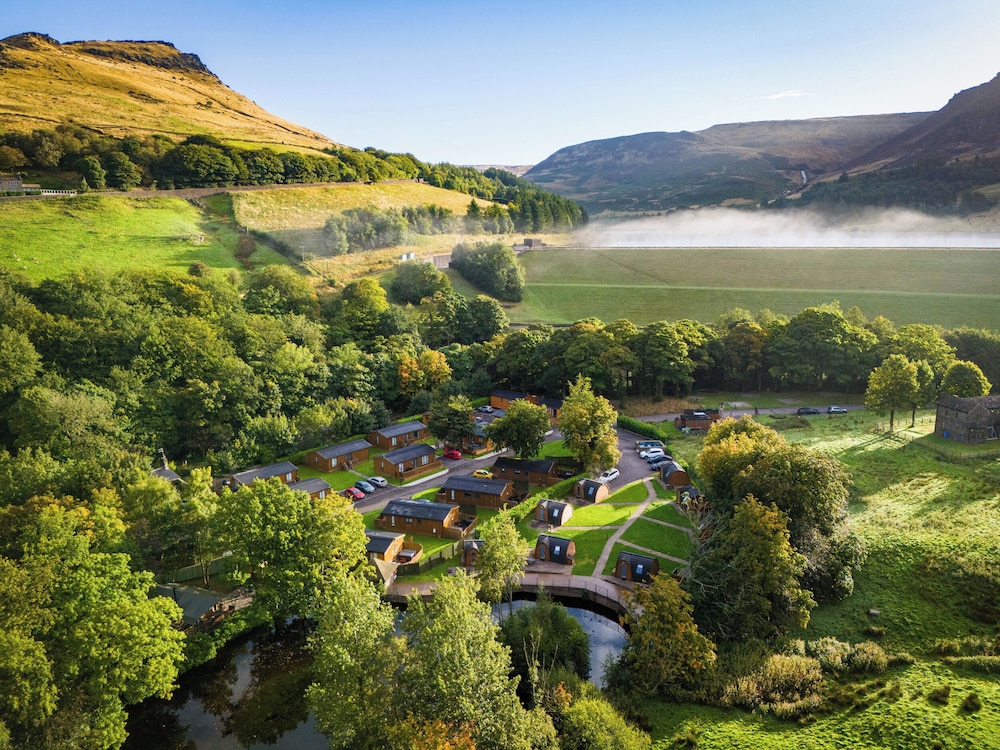 Dovestone Luxury Lodges - Pets Welcome