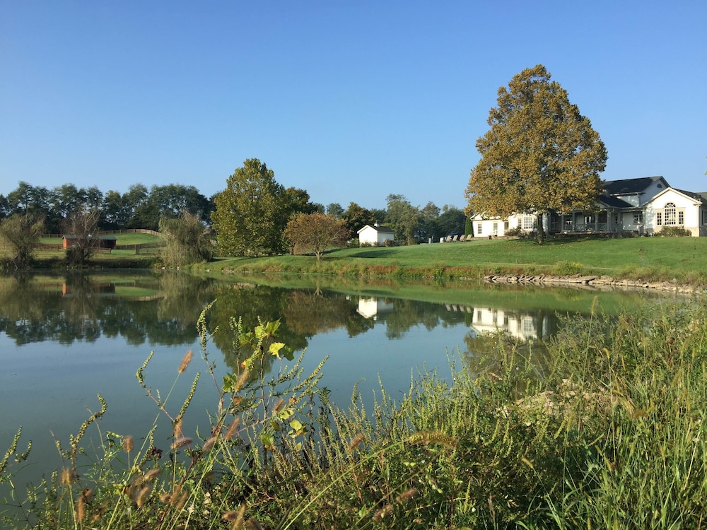 The B & B at Queenslake