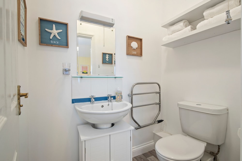 5 Sunny Cove - Direct Beach Access Sea Views