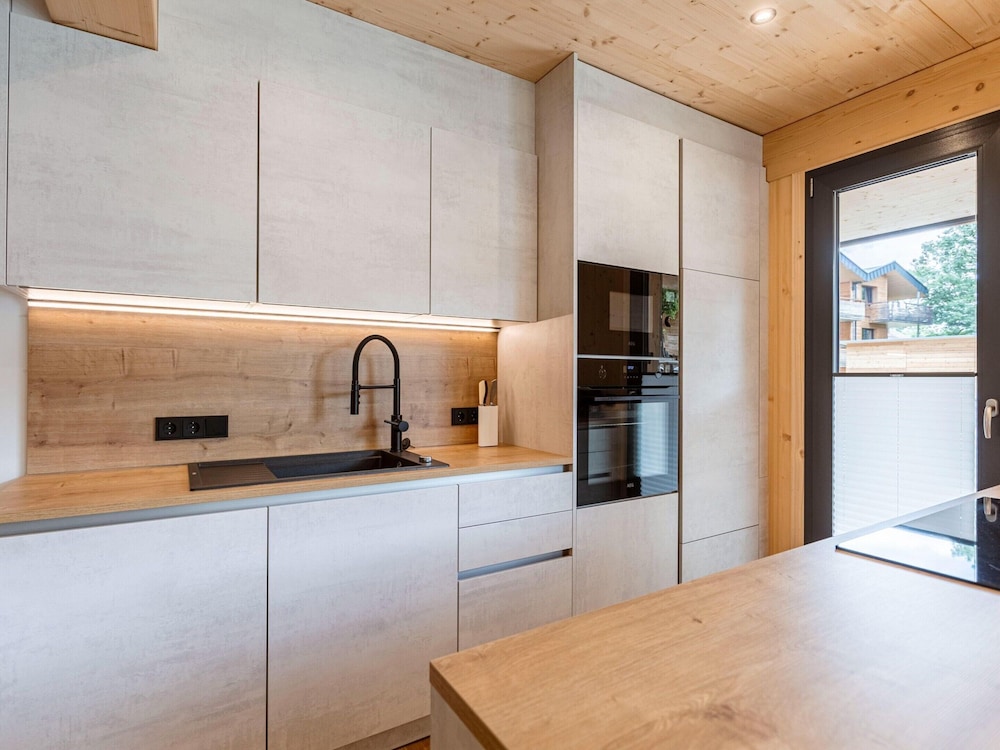 Spacious Apartment With Pool en Murau — kitchen