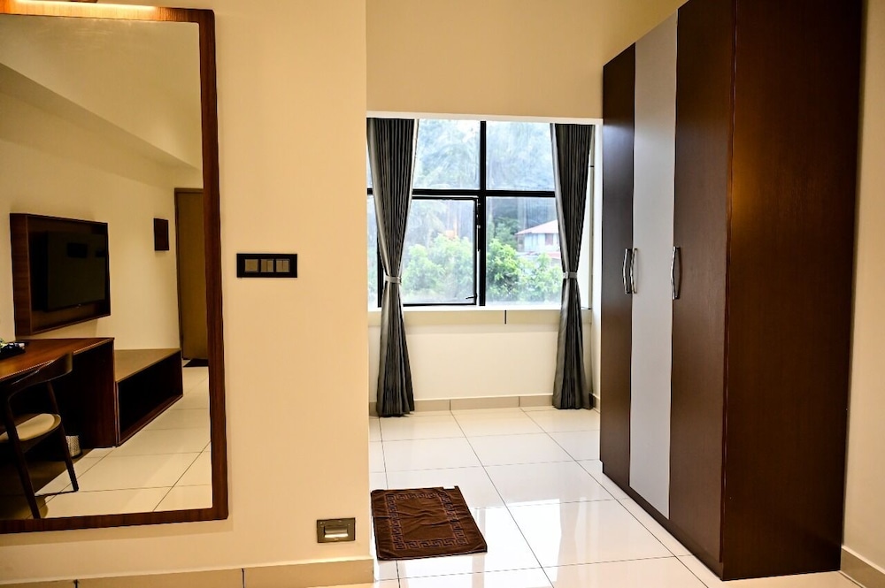 Hotel S S International