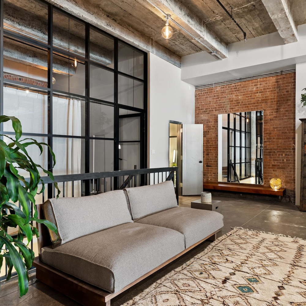 Greenwich Court by Rove Travel 3BR Loft w Sauna