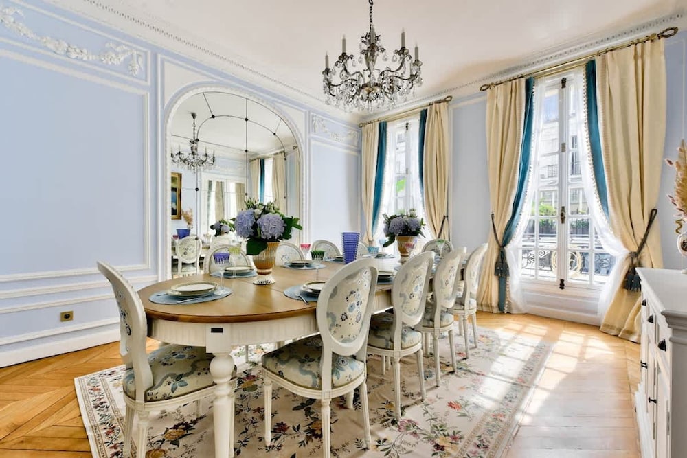 Noble Luxury Residence in the Heart of Paris