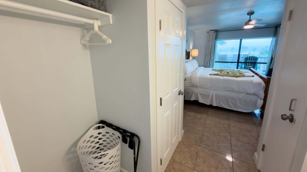 Sleeps 10 Direct Beach Heated Pool 3 Bedroom Apts