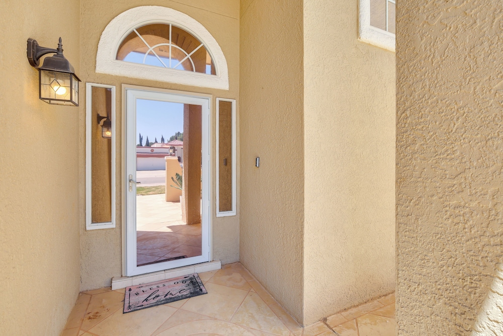 Patio, Pool & Spa: Family Retreat in Horizon City!