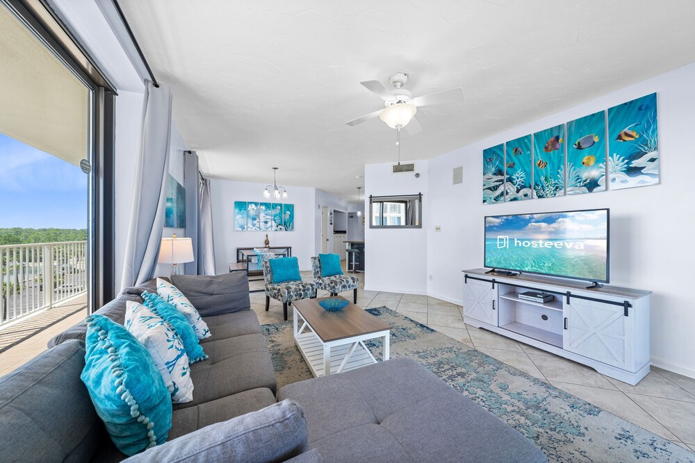 Pelican Pointe by Hosteeva