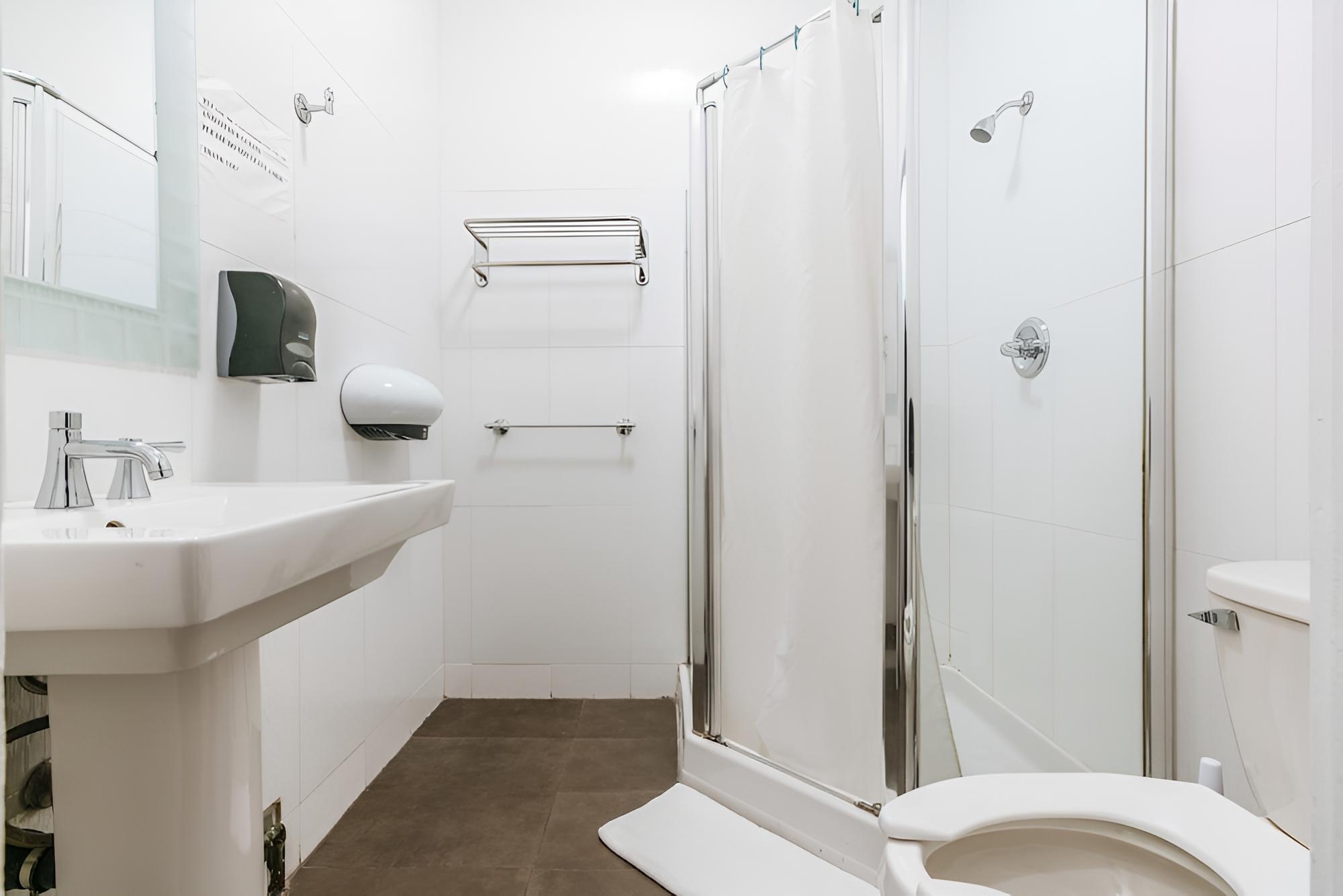 Hotel Ambassador - Hostel