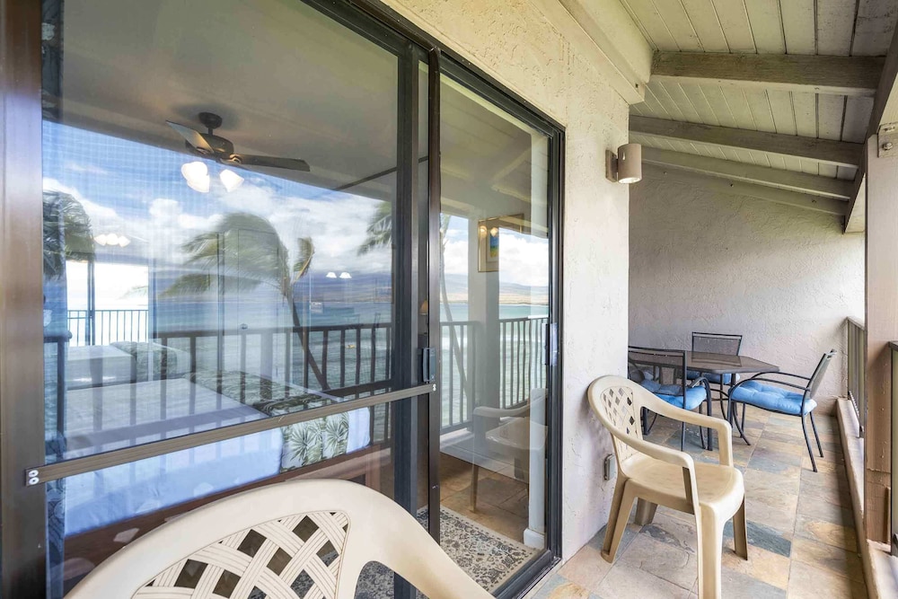 Lauloa 410 - Top Floor, Oceanfront Lanai, Molokini & Halaeakala Views, Split A/C