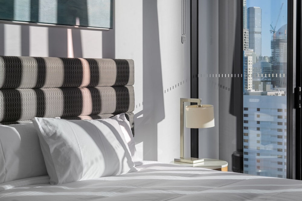 City Escape With Balcony & Resort-style Amenities