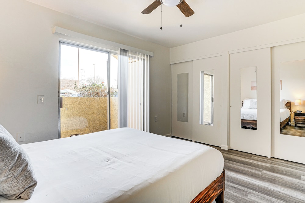 4 Mi to Surprise Stadium: Condo w/ Pool!
