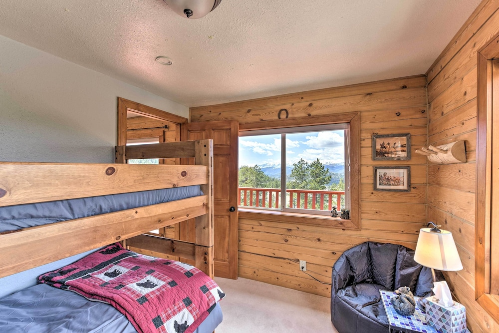 Secluded Cotopaxi Cabin w/ Panoramic Mtn Views