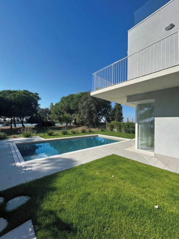 Stunning Villa With Pool and Lagoon View