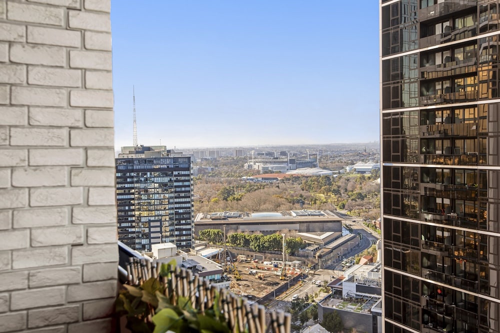 Chic 2-bed Apartment With Balcony in Southbank