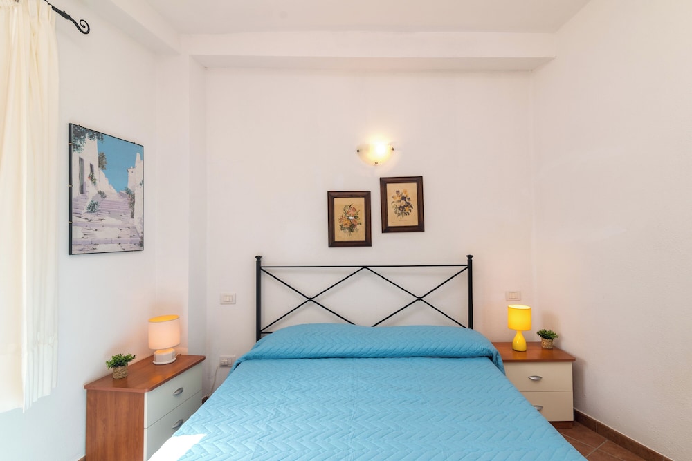Appartamento Est With Shared Pool en San Teodoro — hotel room