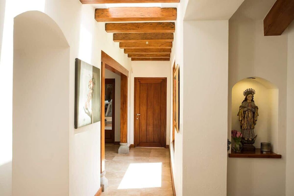 Lujosa Casa Guayllabamba BBQ Jacuzzi Gym Piscina