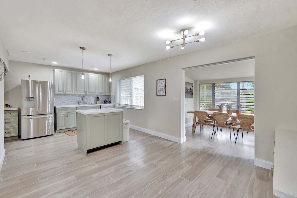 Pompano Beach Bungalow for 5!