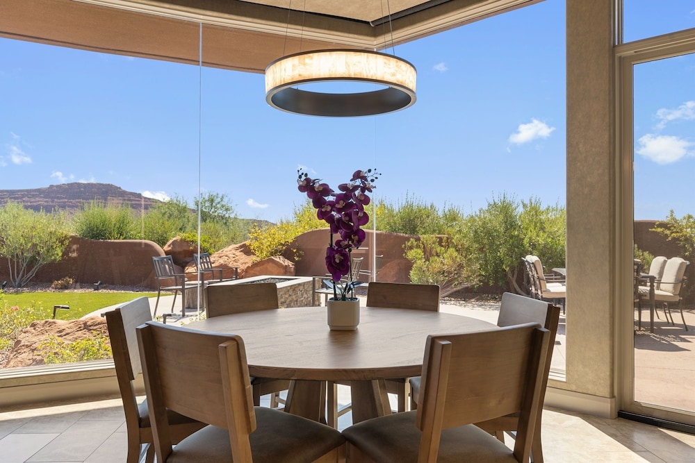 Escape To Entrada 4 Bedroom Home