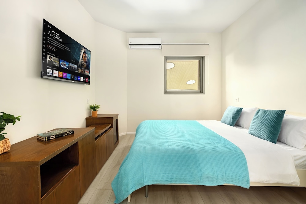 Netanya Beach Pool Studio by Sea N' Rent