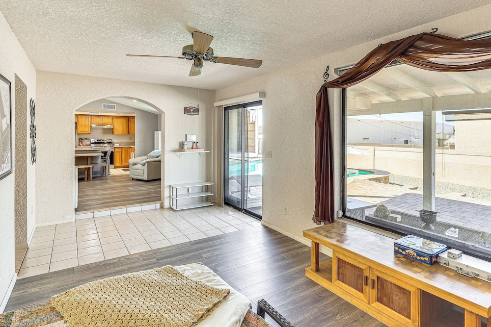 4 Mi to Beach & Boat Ramp: Lake Havasu City Abode!