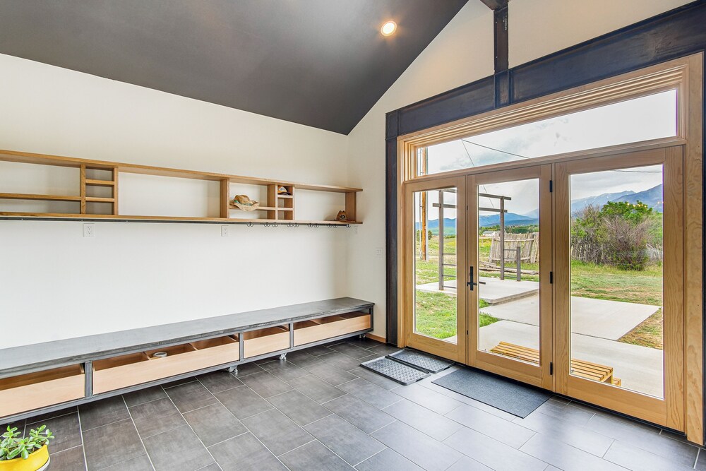 Stunning 14er Views! Private 6-acre Salida Retreat