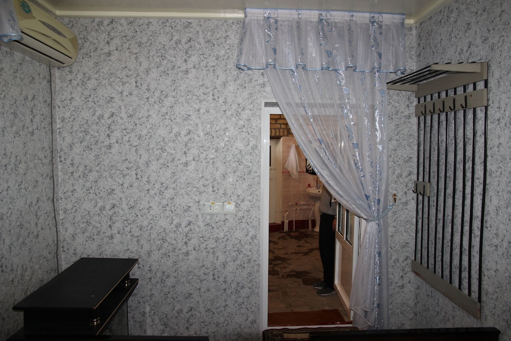 Payraviy Guest House - Hostel