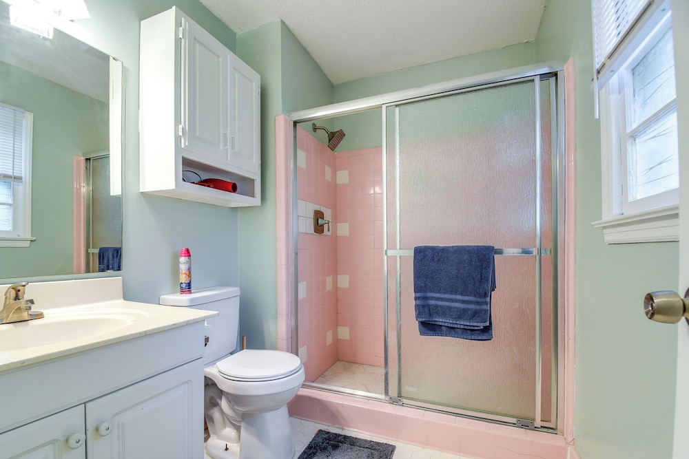 2 Mi to Dtwn: Spacious Home in Cary w/ Deck, photo 16