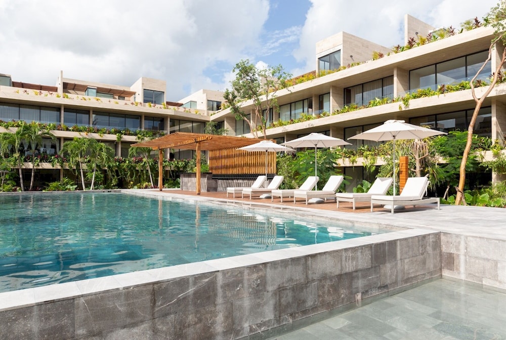 Luxurious Studio Best Ameneties GYM Stunning Pools Shuttle Service Wifi view 2