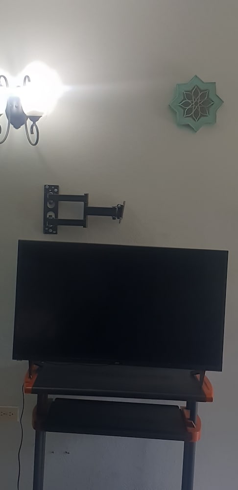 Gated Studio By The Pavillian Mall Near US Embassy Liguanea Kingston view 2